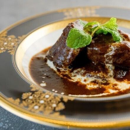 赤ワイン煮込み