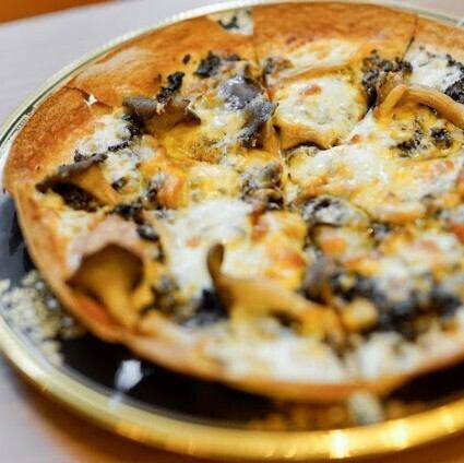 黒トリュフキノコピザ