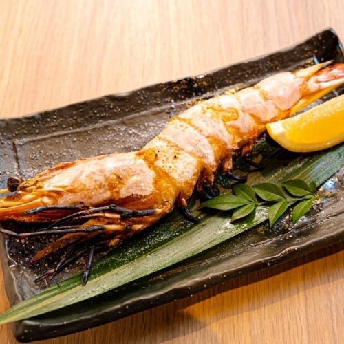 "Attention to ingredients" Robatayaki Salt-grilled shrimp with head