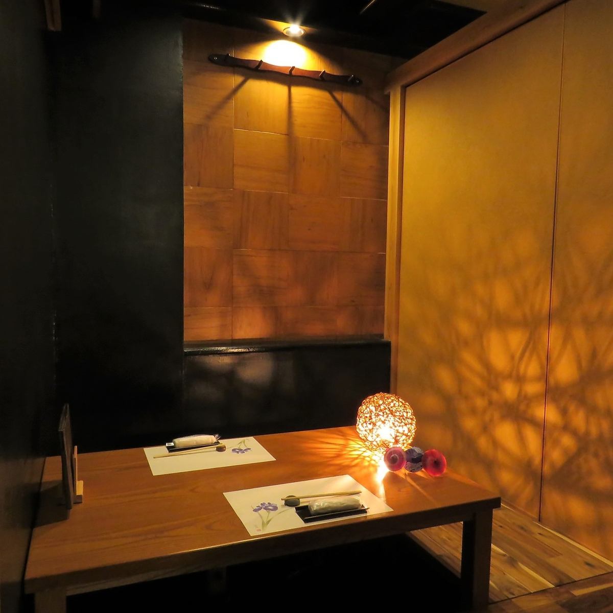 掘りごたつタイプの完全個室を完備。ごゆっくりお寛ぎください。