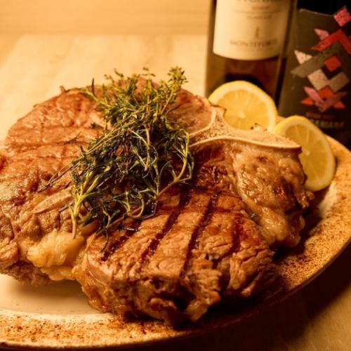 Tボーンステーキや牛ハラミなど、国産肉を贅沢に使用したお肉料理の数々は圧巻★