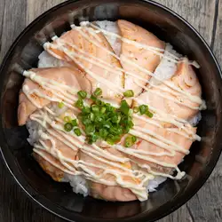 볶은 연어 마요 덮밥