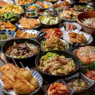全席完全個室のお席でそのままおたばこが吸える愛煙家に嬉しい居酒屋！周りに気兼ねすることなく、ゆったりとお酒や会話を心ゆくまでお楽しみいただけます。揚げたて串カツや神戸名物をアテに、お仕事帰りの一杯から宴会まで至福のひとときをお過ごしください。お席のご予約はお早めにどうぞ！