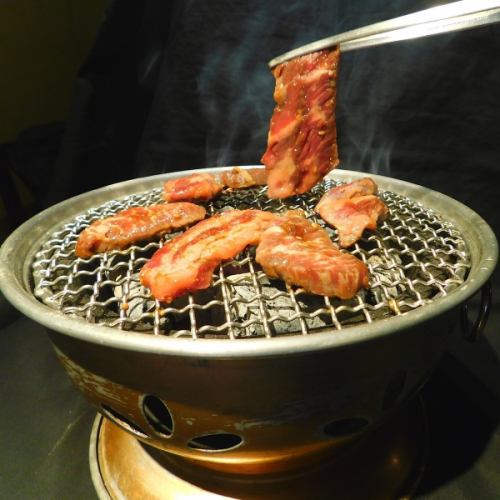 【天神で炭火焼肉】黒毛和牛や新鮮ホルモンを堪能!