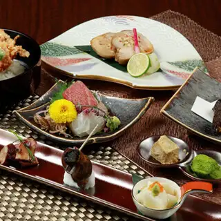 季節の味覚を楽しむ「京彩コース」