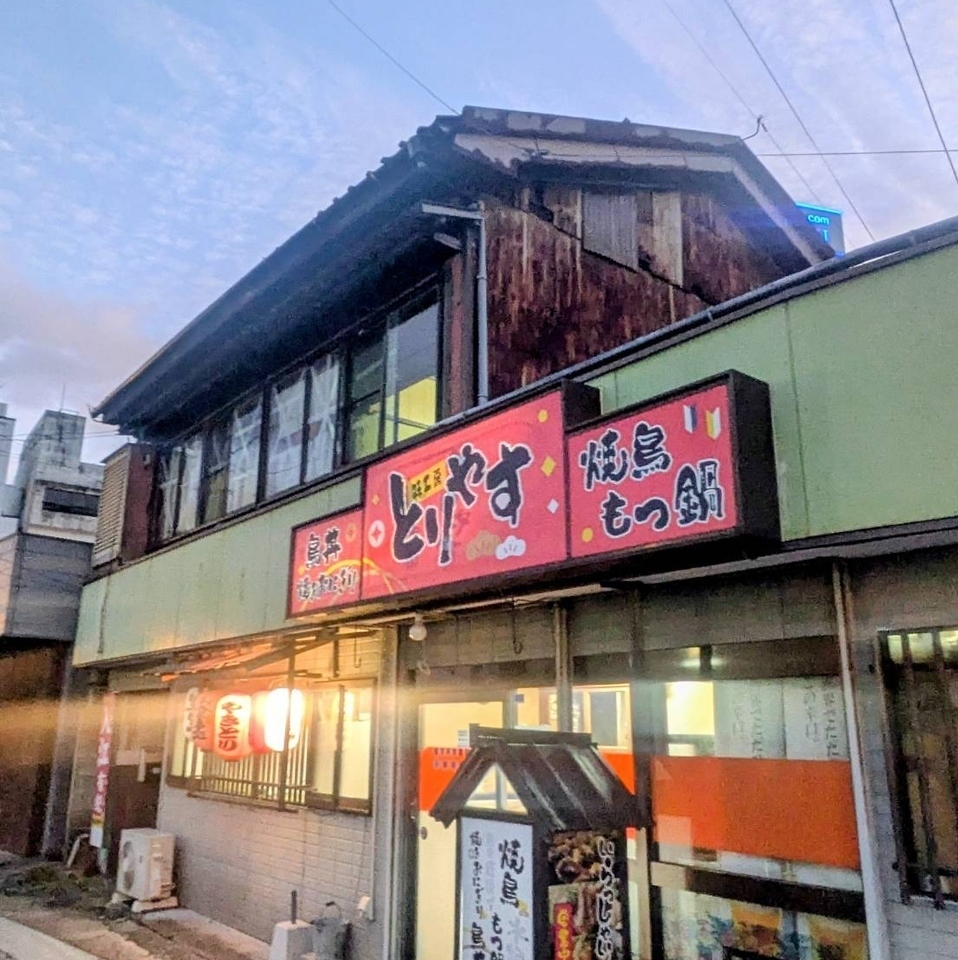 焼き鳥やもつ鍋、馬刺しを楽しめる居酒屋。お一人様から宴会まで歓迎します！