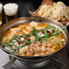ぷりぷり食感が魅力、旨み溶け込むスープでお酒に合う、もつ鍋