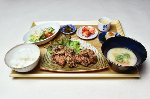 Salted rice malt fried chicken lunch