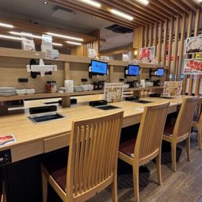 The interior of the store has a warm, homey, wood-toned atmosphere.We have counter seats and table seats.Perfect for a variety of occasions, whether you're dining alone, with your family or at a drinking party.Please use all means!