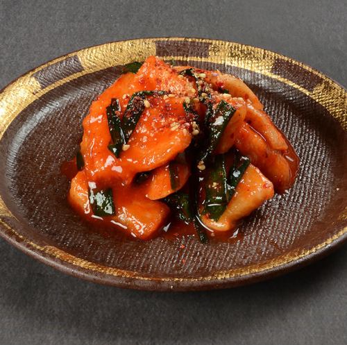 Homemade radish kimchi (available from 200g)