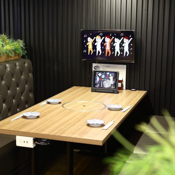 All seats are sofa seats, and all seats are equipped with TVs that can be mirrored! Enjoy sophisticated Japanese and Korean cuisine while watching your favorite photos and videos.