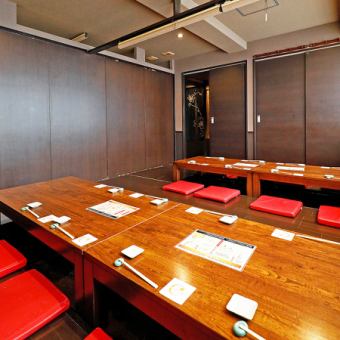 [2F / Digging Gotatsu Private Room] The ceiling is high and it is a space where you can relax.