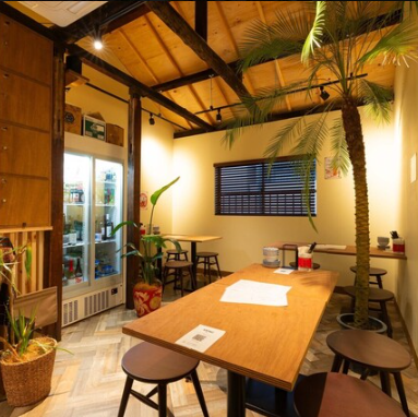 【最小12名からの貸し切り利用も可能◎】当店では最小12名～着席時は最大22名、立食時の場合は35名までの貸し切り利用も可能です。飲み放題付きコースも多彩にご用意しており、様々な利用シーンでお楽しみいただけます！ぜひ一度お問い合わせください。