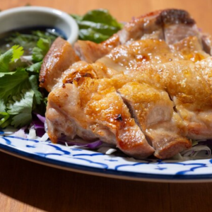 ガイヤーン　鶏もも肉のスパイシーロースト