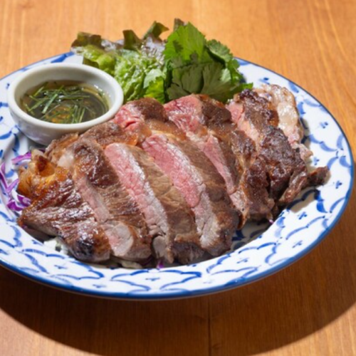 ヌアヤーン　牛肉のスパイシーロースト