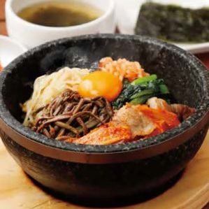 Stone-roasted pork kimchi bibimbap set meal