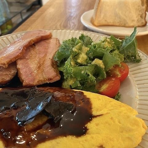 お洒落な空間で愉しむランチ♪美味しいお酒もお楽しみください♪