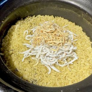 ＜限定＞緑茶で炊いた「しらす・じゃこ」土鍋ごはん