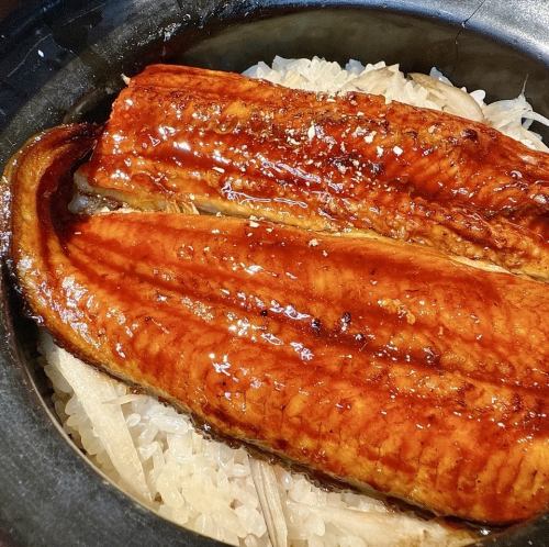 Eel rice in a clay pot