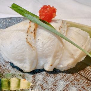 昆布〆ふぐの炙り握り寿司