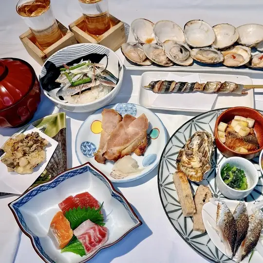 【飲み放題付】贅沢コース(はまぐり8ヶ・お椀・八寸・お造り・揚げ物・炭火焼・お食事・甘味)
