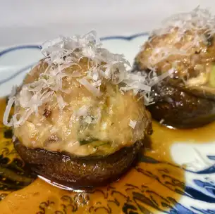 軟骨入り鶏つくね椎茸肉詰焼　フワッとパルミジャーノ
