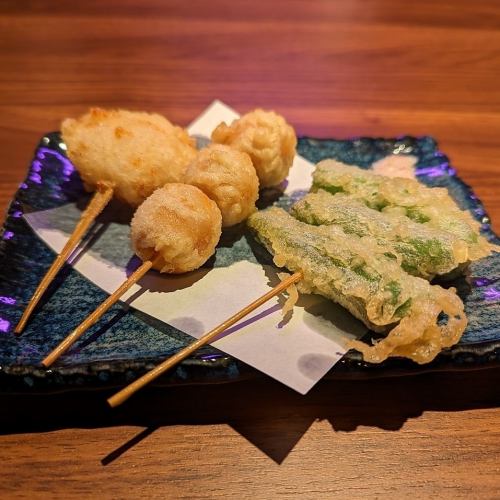 人気の串揚げ5種盛り合わせ（豚ヘレ・海老・モッツアレラ・玉ねぎ・餅）