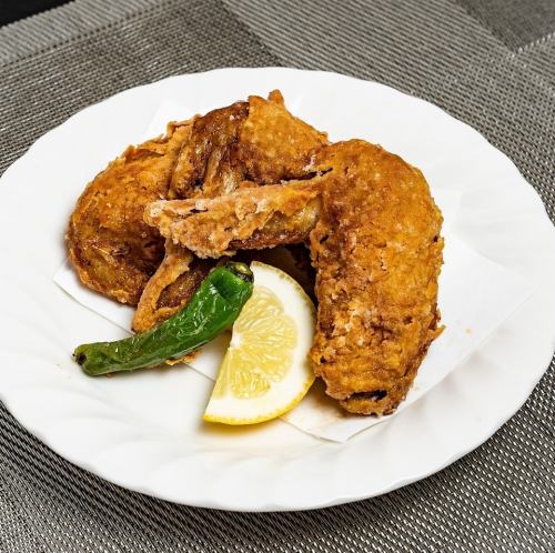 Deep-fried chicken wings