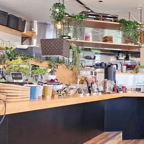 豊富なサラダビュッフェ