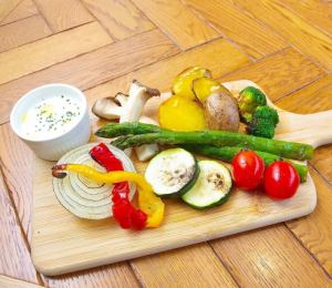 계절 그릴 야채 바냐 카우더 소스