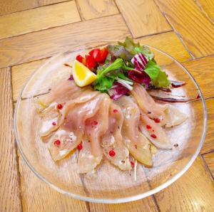 하카타 토종 닭 생 햄 카르 파치 오 재단