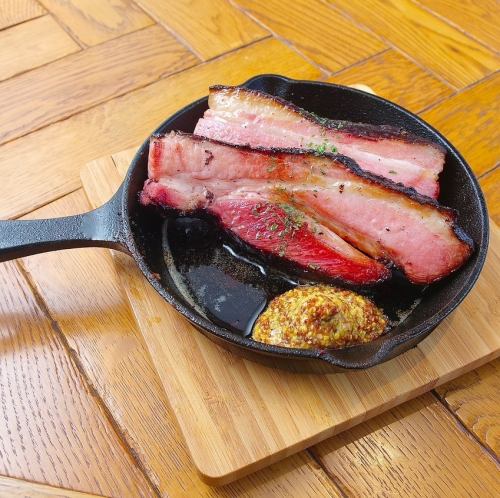 肉屋の厚切りベーコンステーキ