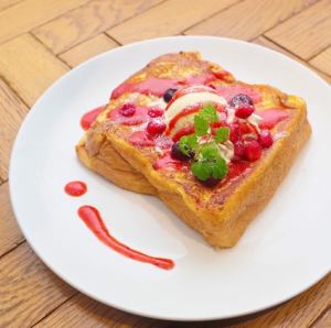 두꺼운 프렌치 토스트