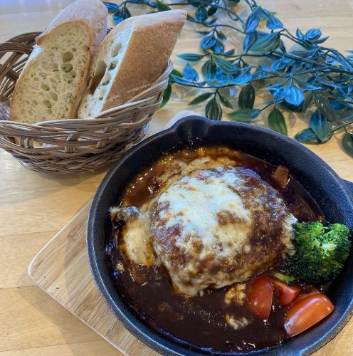 デミグラスチーズハンバーグ