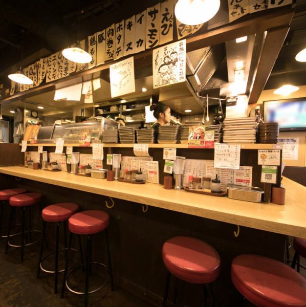 The first-floor counter seats are convenient when you want to talk side by side or have a quick drink by yourself!Appetite is at its peak in front of the freshly made skewers being carried in front of you ♪ Please use it for the second party ☆