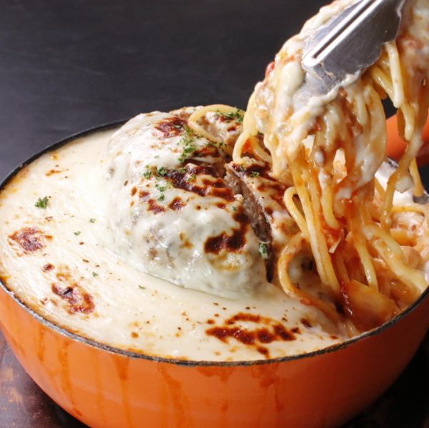 溺れるチーズのハンバーグミートソースパスタ