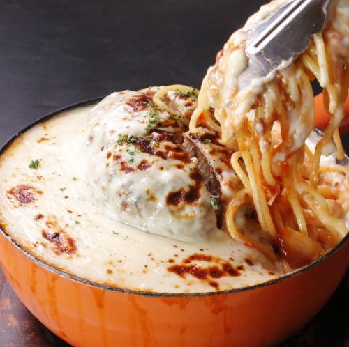 溺れるチーズのハンバーグミートソースパスタ