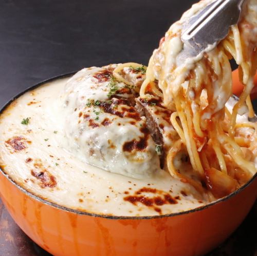 溺れるチーズのハンバーグミートソースパスタ