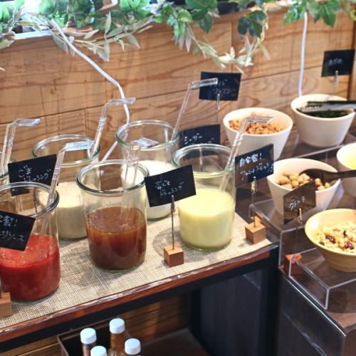 多种自制酱料和配料！