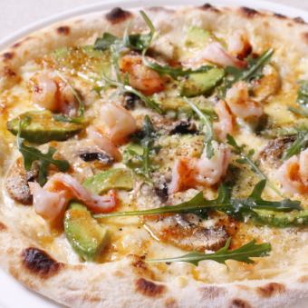 Spicy mayonnaise pizza with shrimp, avocado, and mushrooms