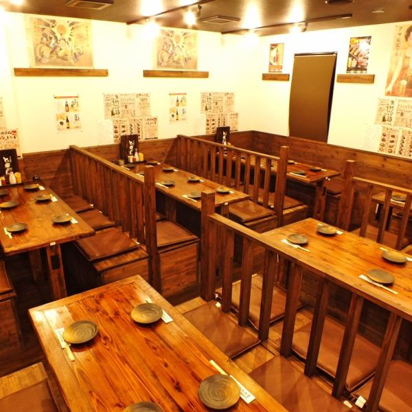[The second floor has large table seats] The entire venue can be reserved for parties of up to 44 people!! Perfect for the coming season♪ The second floor is equipped with a dedicated drink server, and boasts the fastest drink service in the area! Comfortable and affordable for lively parties♪ We also have many female customers♪ A 4-minute walk from Kyobashi Station, look for the impressive signboard!!