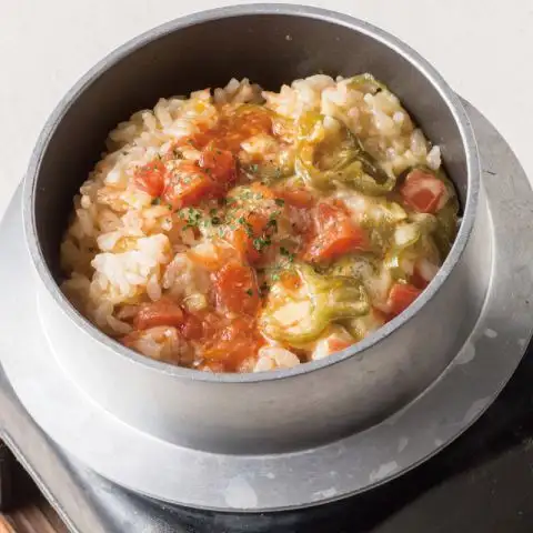 アラカルト料理にも自信あり！大人気釜めし