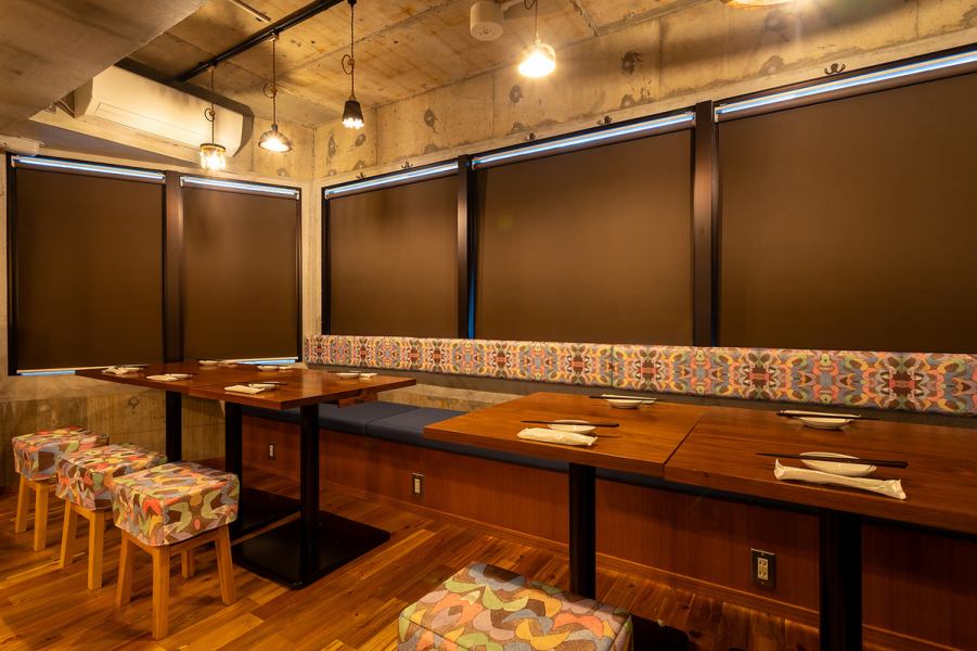 我們提供從吧台座位到餐桌座位的各種選擇。