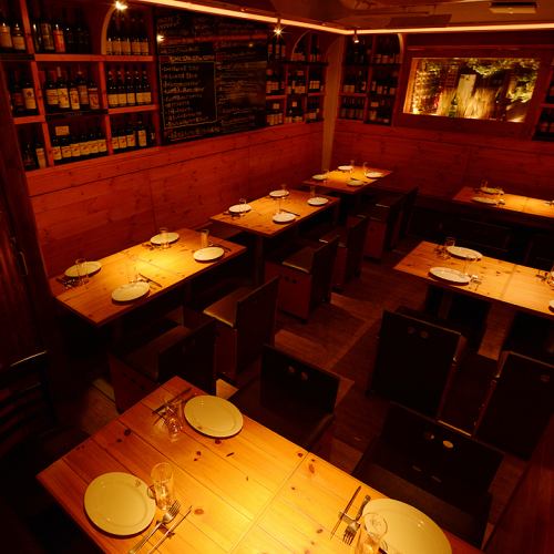 The calm interior is perfect for an adult date...Please spend a wonderful time with excellent dishes.