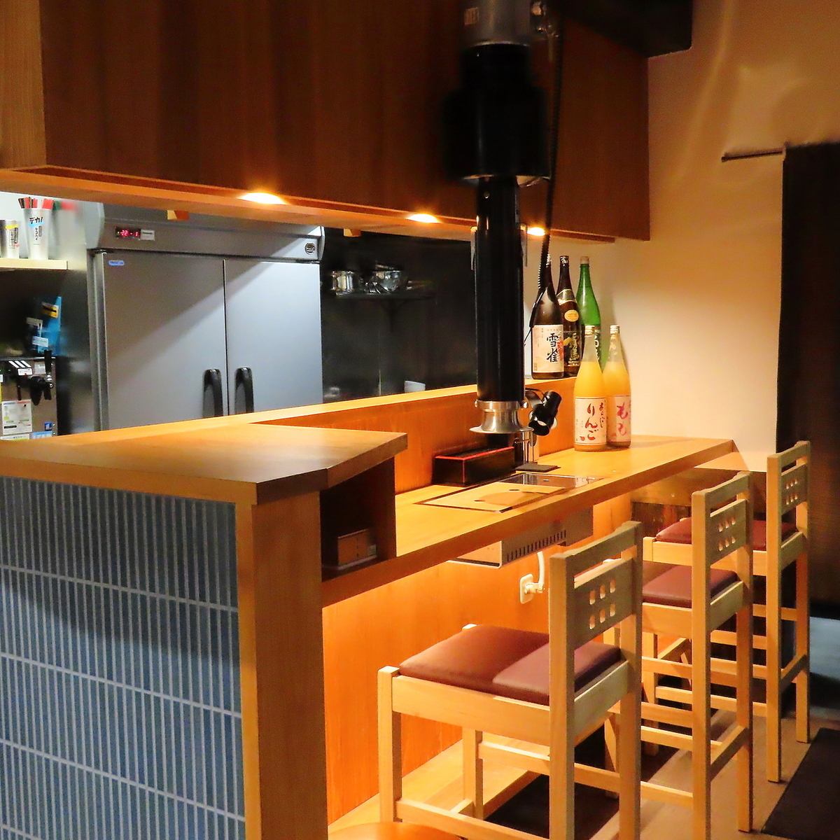 Enjoy yakiniku at the relaxed and spacious counter seats.