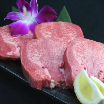 90 minutes all-you-can-drink included [Yamayoshi Yakiniku Course] 15 dishes including kimchi and meat + dessert included 6,000 yen per person (tax included)