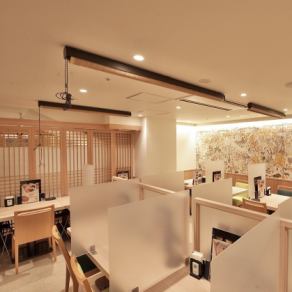パーテンション有、感染対策バッチリな清潔な店内です。