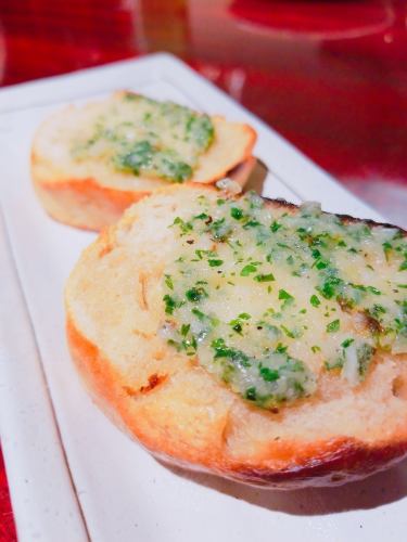 Escargot butter garlic toast (1 piece)
