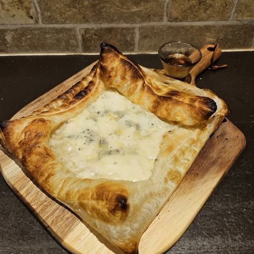 パイ生地　ミエール・ケソ　～ハニー＆チーズのCOCA～