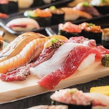肉類壽司、新鮮海鮮、烤雞肉串等的無限暢飲套餐2,980日圓起。